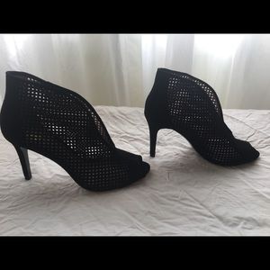 Vince Camuto Black peep toe mesh heels 8.5